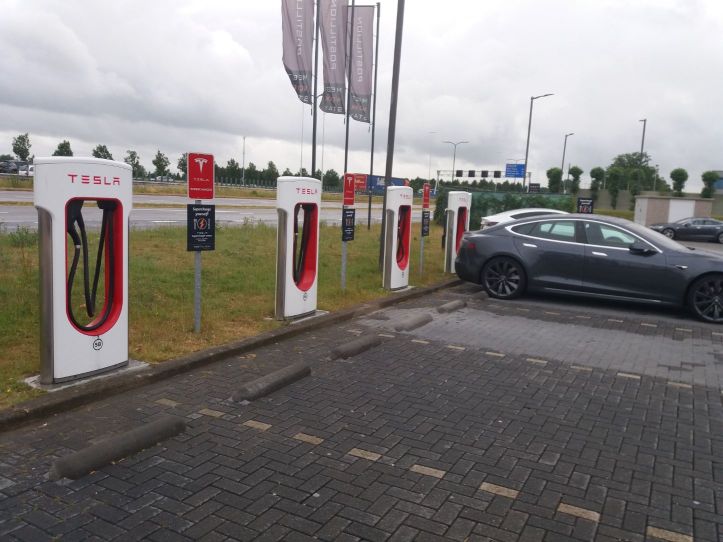 Tesla laadpalen